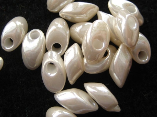 7mm 10g Miyuki Long Magatama Ivory Ceylon