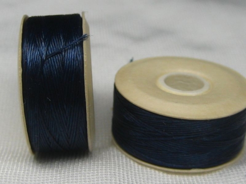 Nymo D Blue Blau 1 Rolle vorgewachst