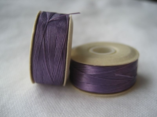 Nymo D light purple / lila 1 Rolle vorgewachst