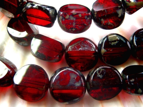 2x Carved Round Garnet Picasso Glasperlen