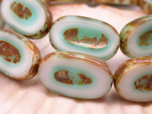 Carved Oval White Emerald Glasperlen 1x
