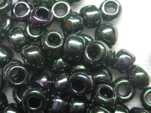 6/0 10g TOHO Rocailles Metallic Moss