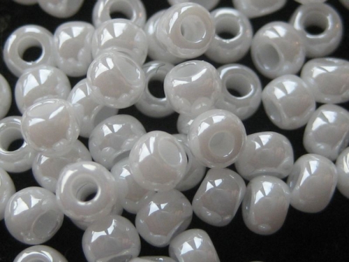 8/0 10g TOHO Rocailles Opaque Luster White