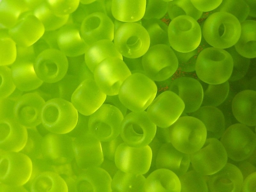 8/0 10g TOHO Rocailles Frost Lime Green