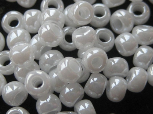 11/0 10g TOHO Rocailles Opaque Luster White