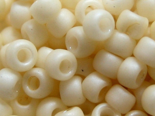 11/0 10g TOHO Rocailles Op. Frost Egg Shell
