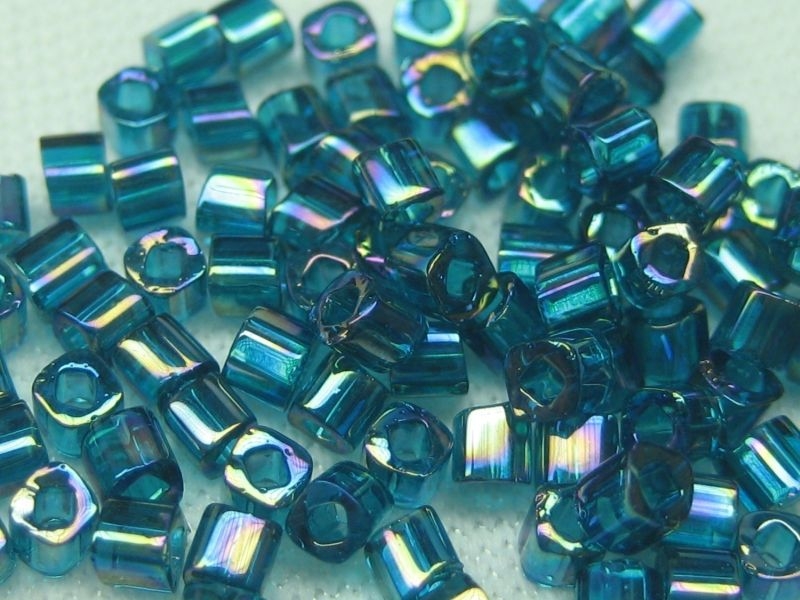 1,5mm 10g TOHO Würfel Rainbow Teal