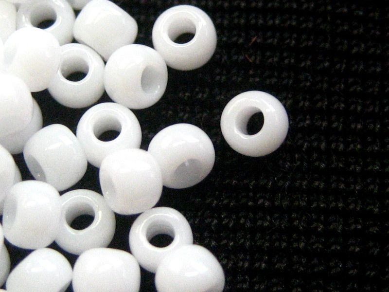 3/0 10g TOHO Rocailles Opaque White