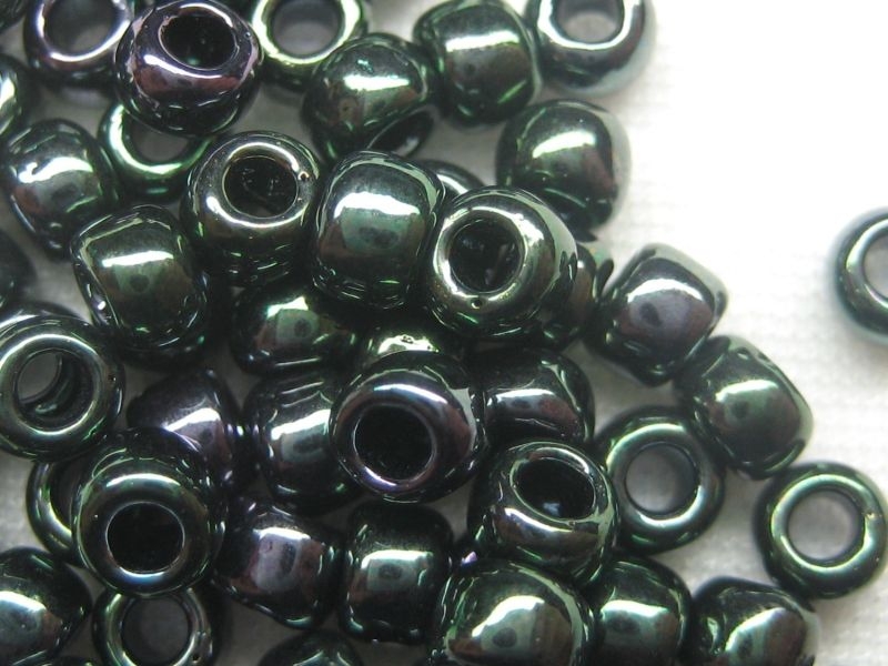 6/0 Rocailles TOHO Metallic Moss 10g