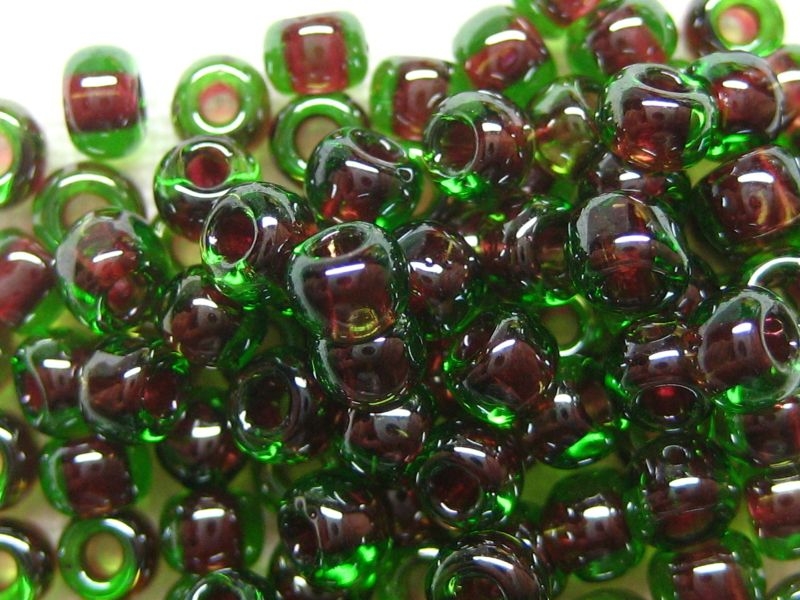 8/0 10g TOHO Rocailles Peridot Fuchsia Lined