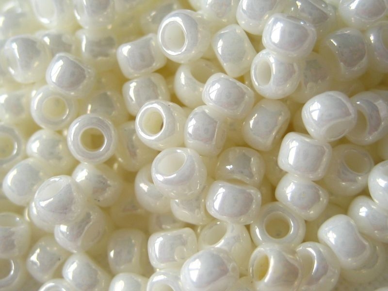 11/0 10g TOHO Rocailles Opaq-Luster Navajo White