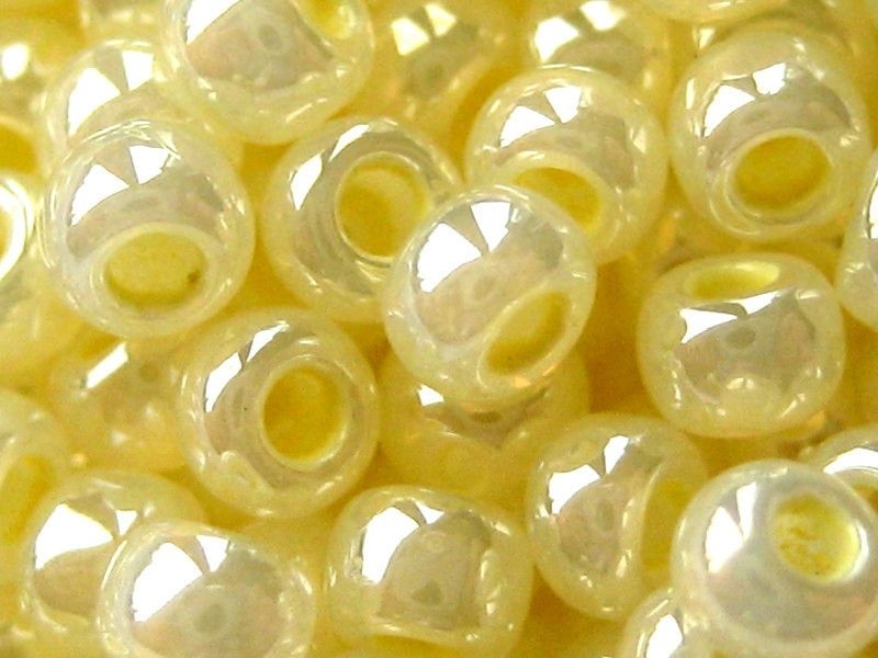 11/0 10g TOHO Rocailles Ceylon Banana Cream
