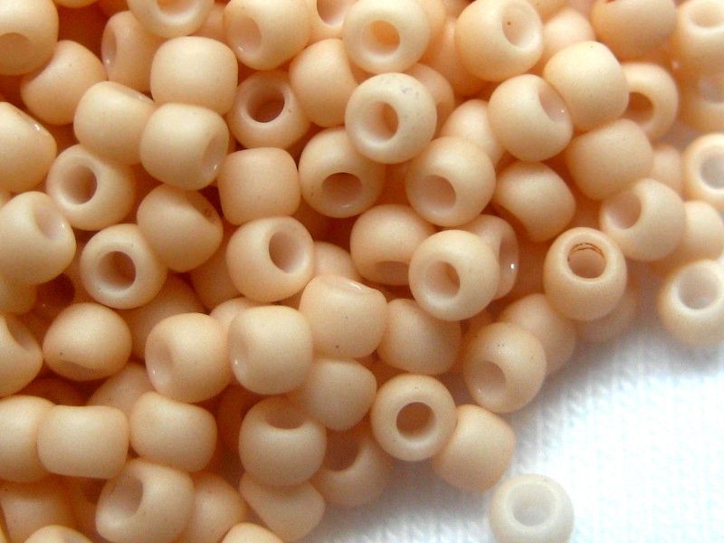 11/0 10g TOHO Rocailles Op. Pastel Frost Apricot