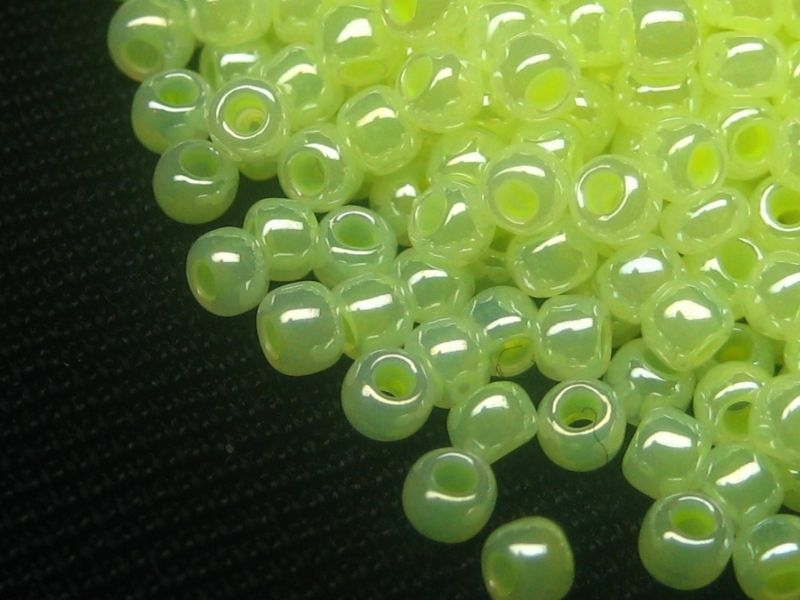 11/0 10g TOHO Rocailles Neon Yellow