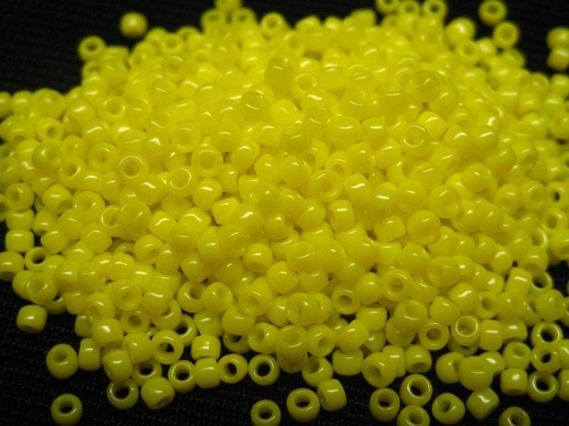 15/0 Rocailles TOHO Opaque Dandelion 10g