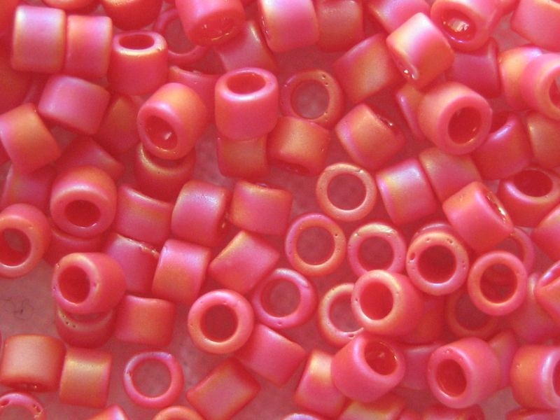 11/0 Delica TOHO Treasures Frosted Rainbow Cherry Matte rot 5g